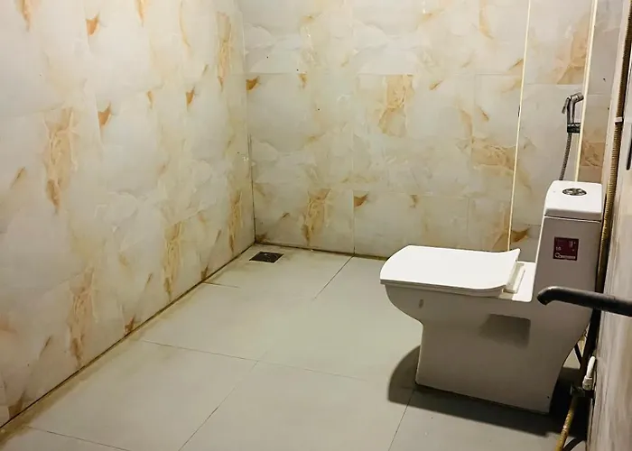 Mofo Cuzzi Inn Omr Chennai
