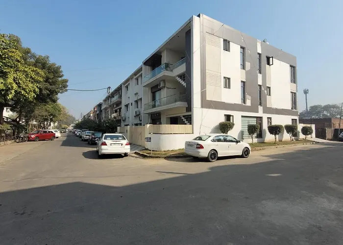 Minimalist 3Bhk And 1 Extra Room With Lift And Ps5 On Rent