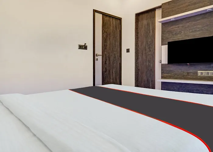Super Townhouse Poona Royal