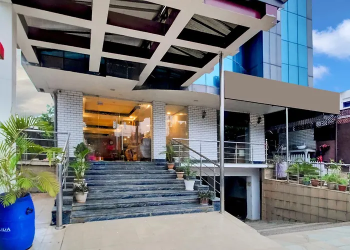 Townhouse Hatigaon Near Medicity Formerly Hotel Grand Majesty