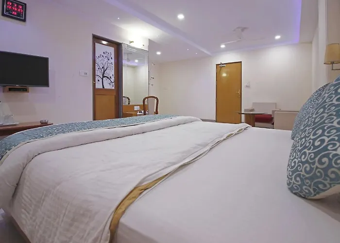 Hotel Sarita - Near Surat Railway Station