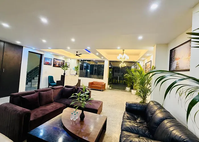 Hotel Oxygen Bloom-Near Noida Sector 18 Metro