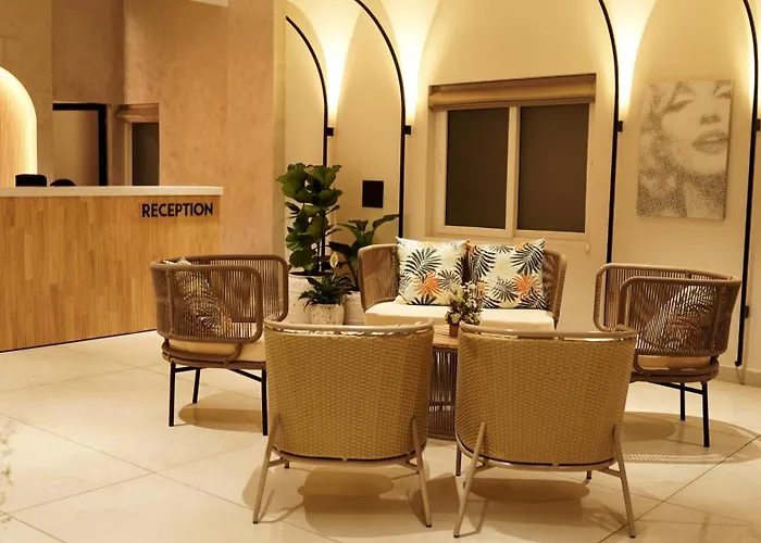 Aura Inn & Suites