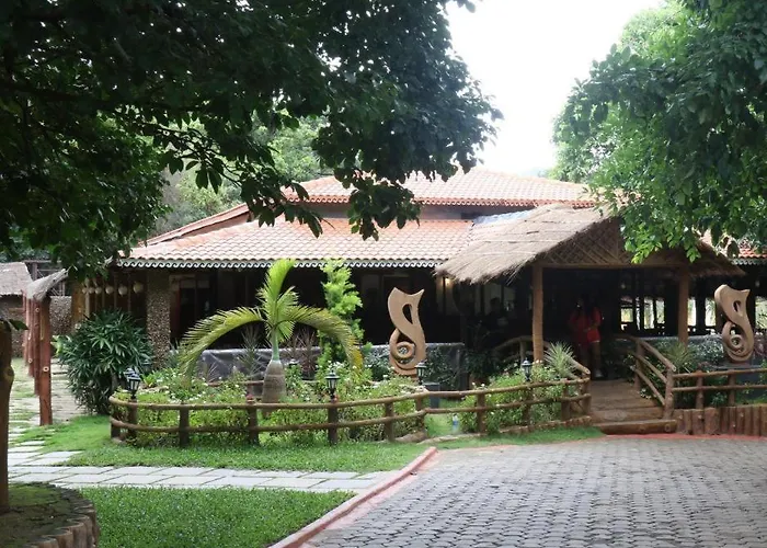 Shangri-La Jungle Village Resort