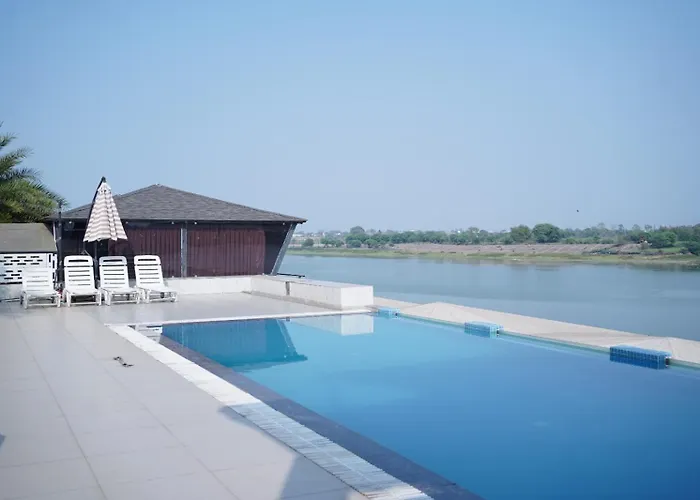 Riviera Resort And Hotel