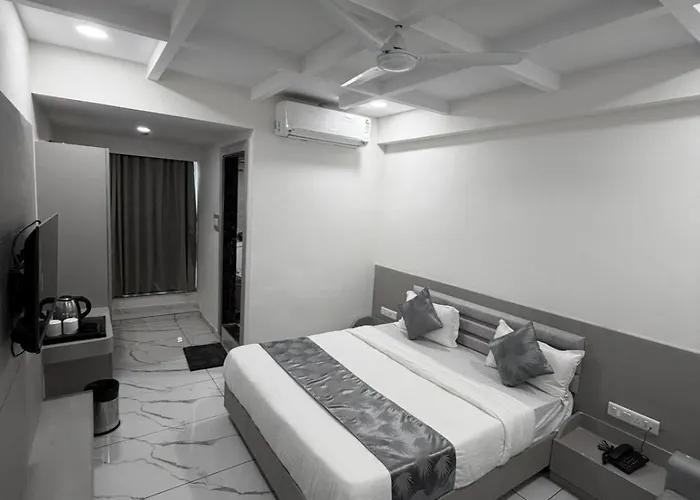The 7 Elevan Hotel