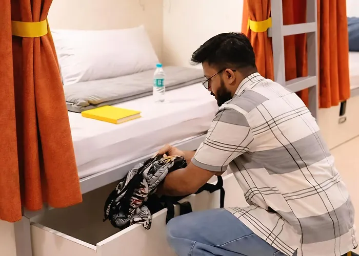 Metro Pod Hotel At New Delhi Metro & Railway Station