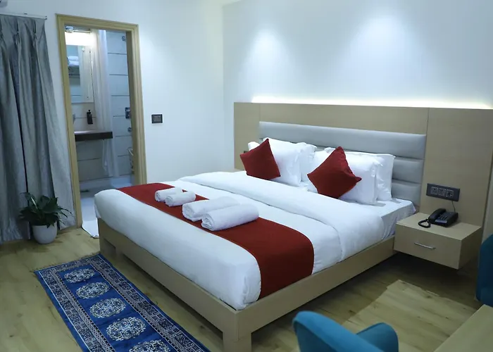 Hotel Welcome Palace Near Mcdonald"S & New Delhi Railway Station & Connaught Place