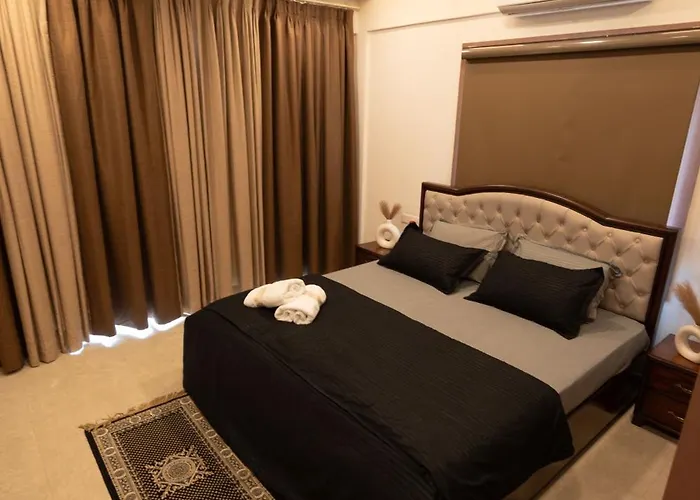 2Bhk Aurea Stays Luxury Living With Balcony Views Near Dn Regalia Mall Bhubaneswar