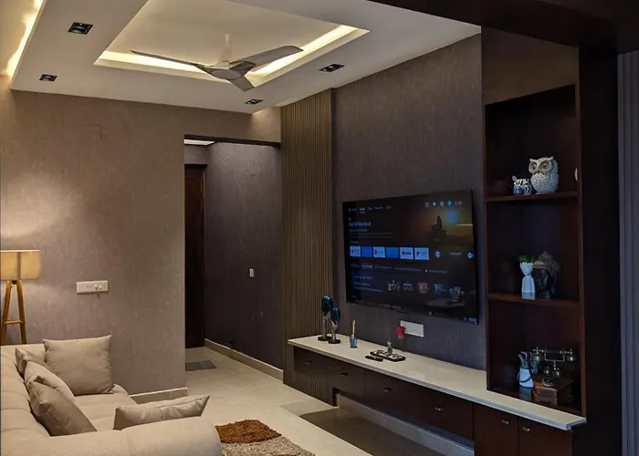 2Bhk Aurea Stays Luxury Living With Balcony Views Near Dn Regalia Mall Bhubaneswar
