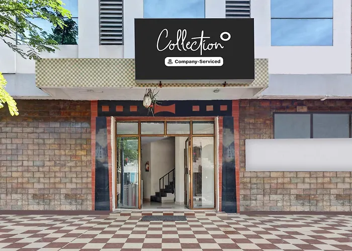 Super Oyo Collection O Jagadamba Junction Near Beach Road
