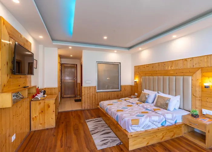 The 14 Gables, A Boutique Stay, Manali - Pet Friendly - Balcony Rooms - Crown Palace