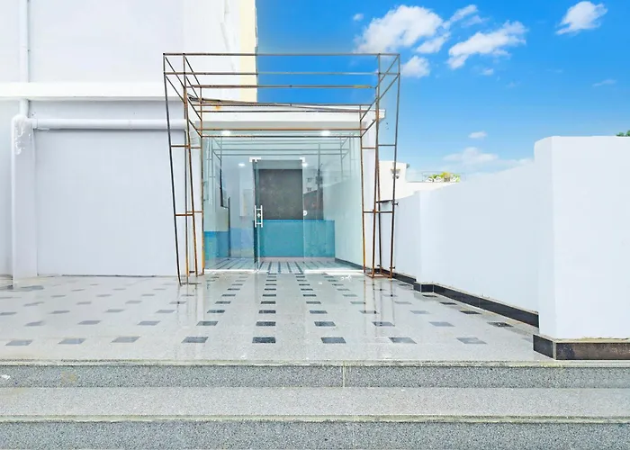 Super Townhouse Oak Kompally