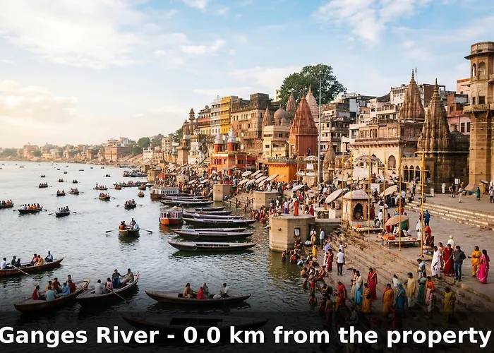 Super Oyo Townhouse Varanasi Railway Junction