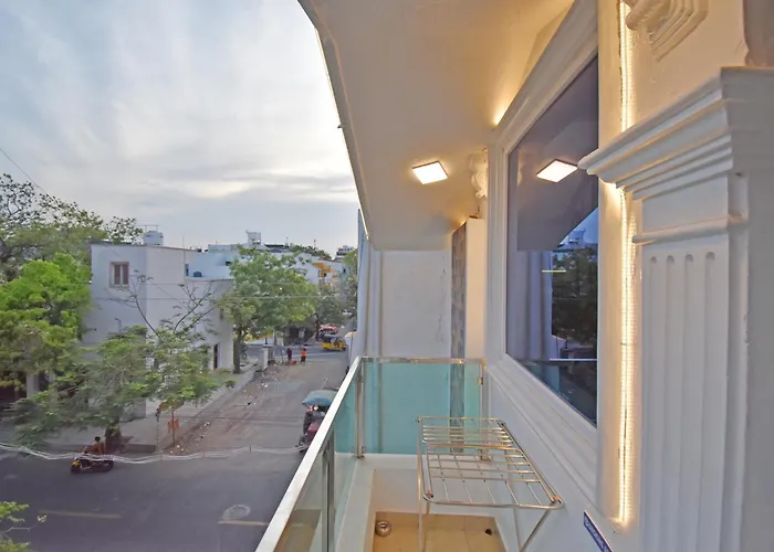 Hotel De Lux Splendid At French Colony