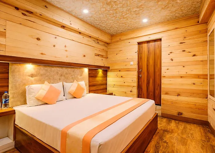 Front View Hotel Vinayak Grand Near Mall Road Best Luxury Stay In Nainital