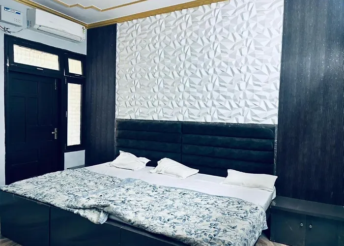 Hotel Radha Madhavam