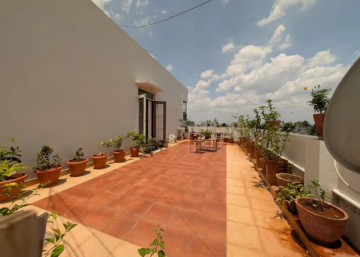 Cozy Green Terrace Studio Pad, 10 Mins Manyata Tech Park