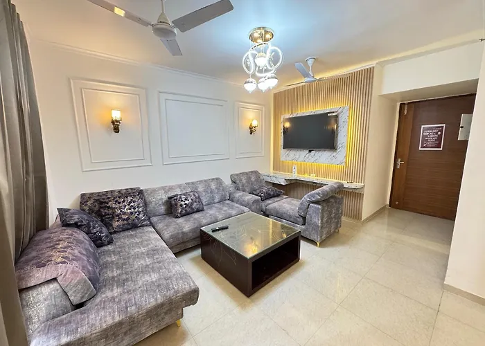 Zoomstay, Gomti Nagar Extension, Near Palassio Mall & Ekana Stadium, Lucknow