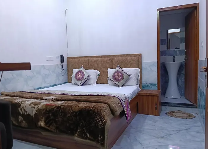 Hotel Shri Girraj Dham Vrindavan