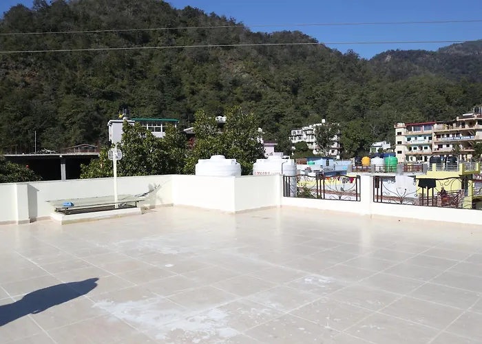 Mountain View Retreat In Yog Tapovan