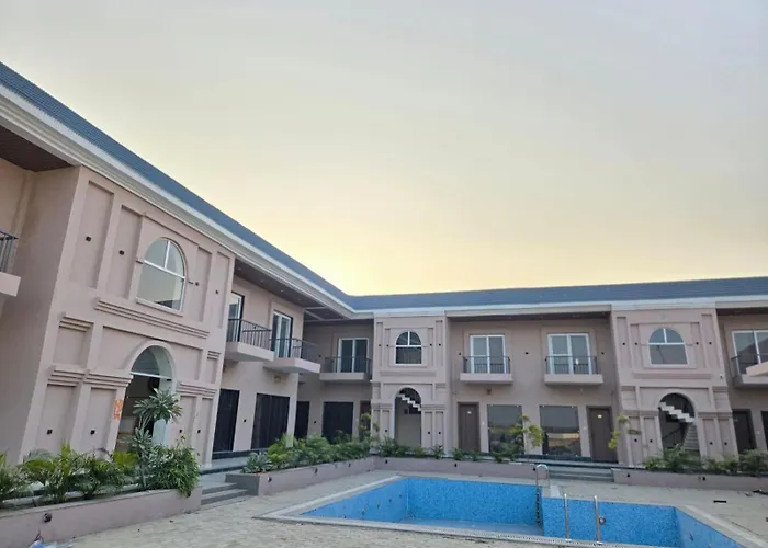 R N Hotel & Lawn