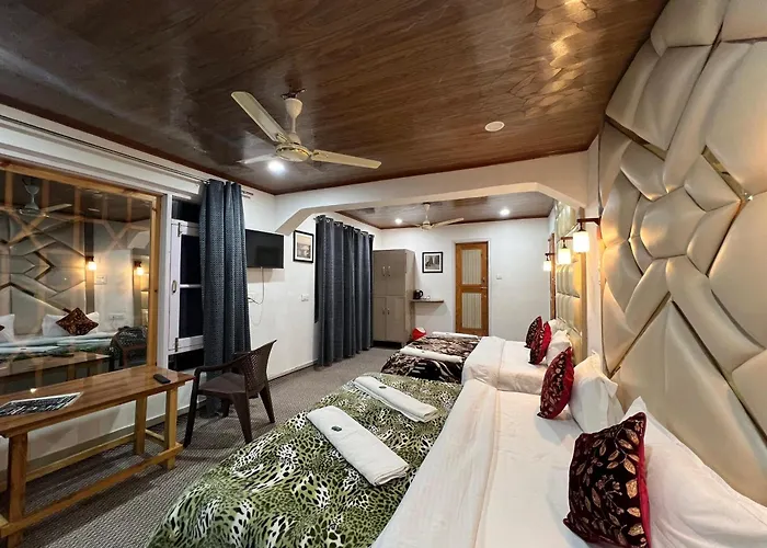 Hotel Chachoo Palace