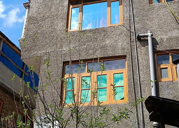 Queen Palace Guest House