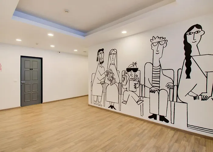 Super Townhouse Centre Point Inn Near Esplanade Metro Station