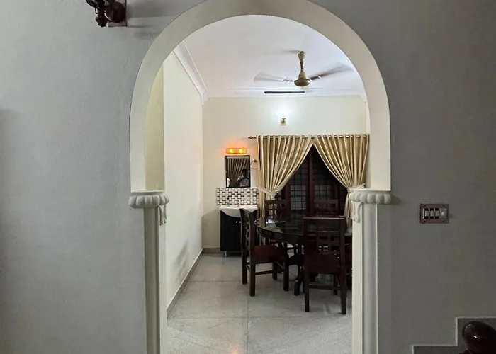 Stay At Renovated Home At Dbra-61 Don Bosco Cross Road Vaduthala Ernakulam
