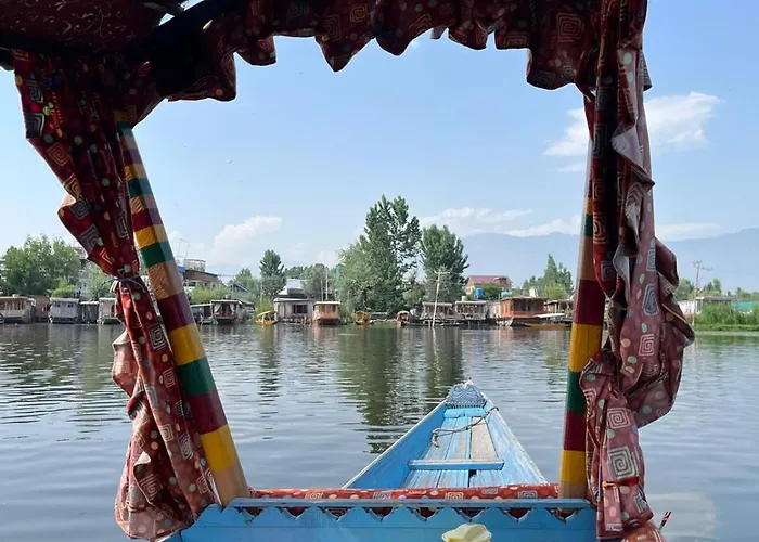 Green View Group Of Houseboats