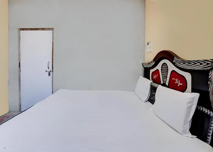 Hotel O M K Guest House