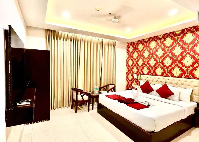 Hotel Lycoris Zirakpur Chandigarh !! Main Highway Hotel ! Lift ! Large Parking ! Premium Ac Rooms ! Traveler Choice