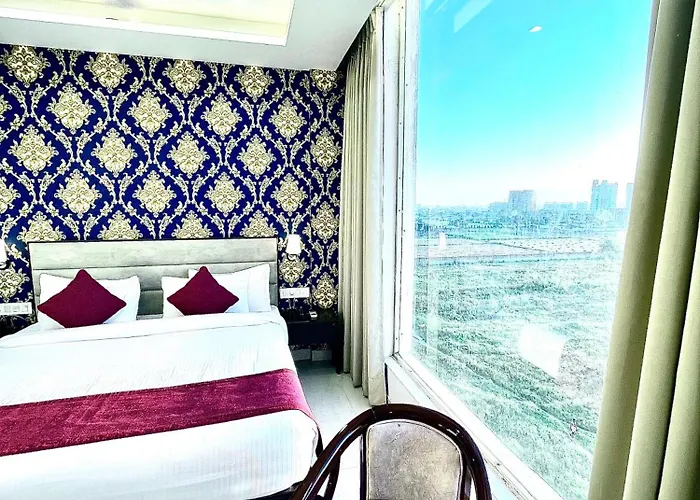 Hotel Lycoris Zirakpur Chandigarh !! Main Highway Hotel ! Lift ! Large Parking ! Premium Ac Rooms ! Traveler Choice