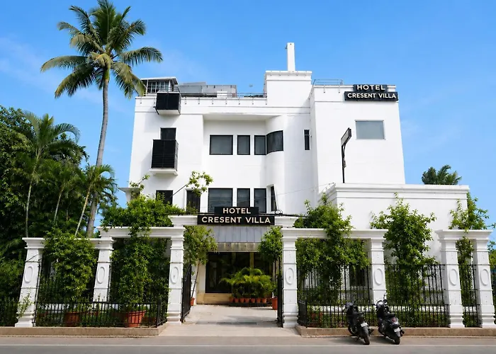 Hotel Cresent - Near Assi Ghat