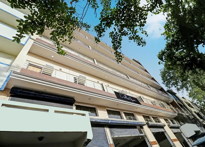 Collection O Qotel Peeragarhi Delhi 