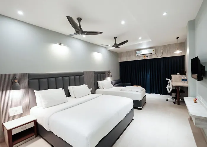 Hotel Lee Garden Near To Blue Flag Beach 500 Mtrs