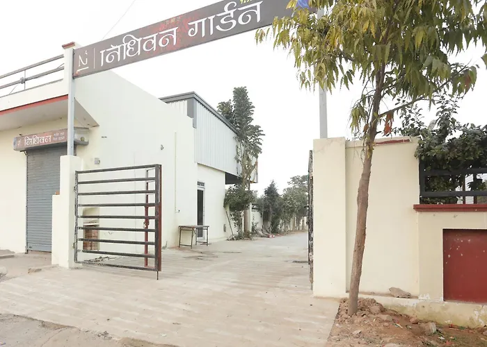 Super Oyo Hotel O Nidhivan Guest House