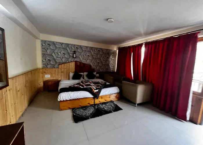 Tata Vista Resort Mall Road Manali - Centrally Heated & Air Cooled