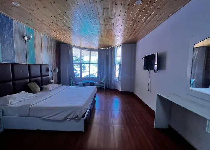 Tata Vista Resort Mall Road Manali - Centrally Heated & Air Cooled