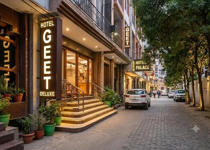 Hotel Geet Deluxe Near Connaught Place And New Delhi Railway Station