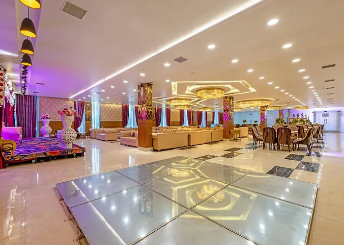 Hotel Holiday Grand