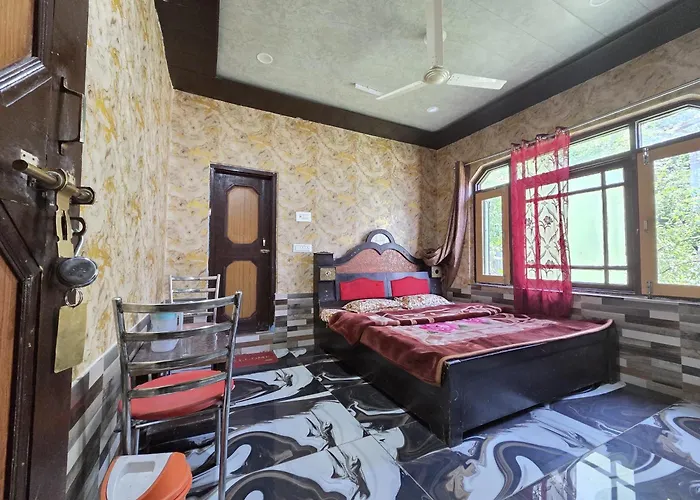 Alamdar Guest House