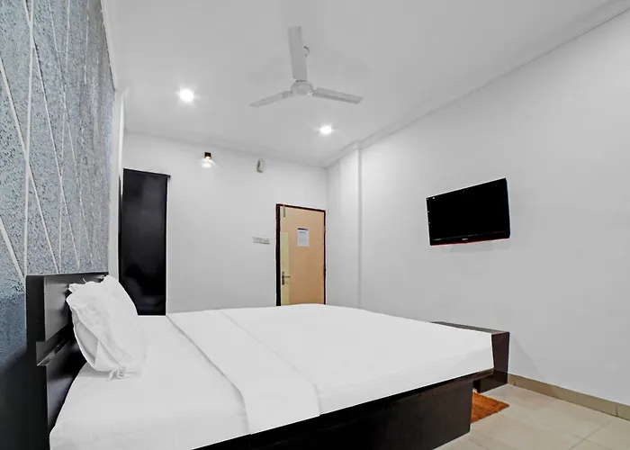 Capital O Convivial Hotel Amit Regency