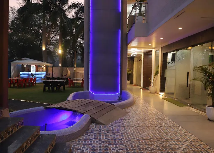 Hotel Vatika Palace New