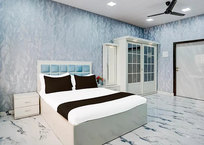 Fabhotel Hans Residency