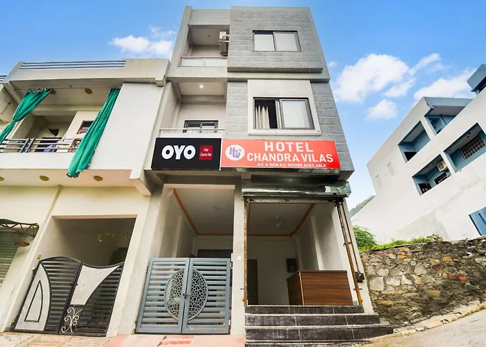 Hotel O Chandra Vilas