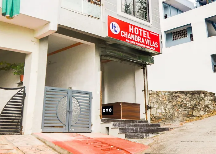 Hotel O Chandra Vilas
