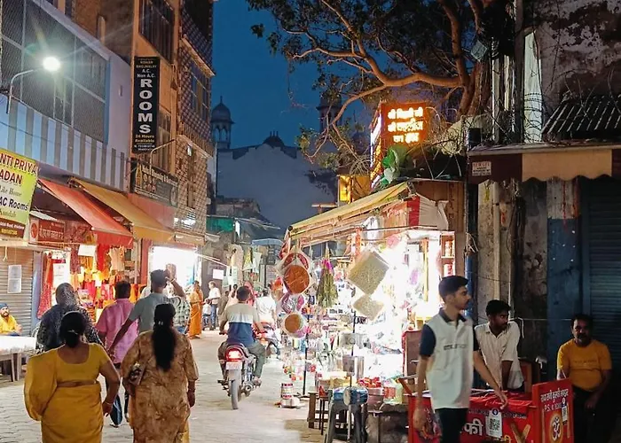 Bankey Bihari Spiritual Stay Just 2 Min Bankey Bihari Temple