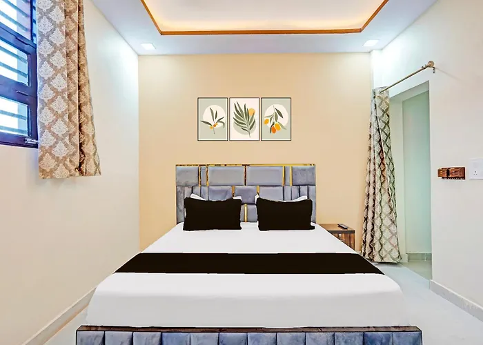 Hotel O Four Square Guest House